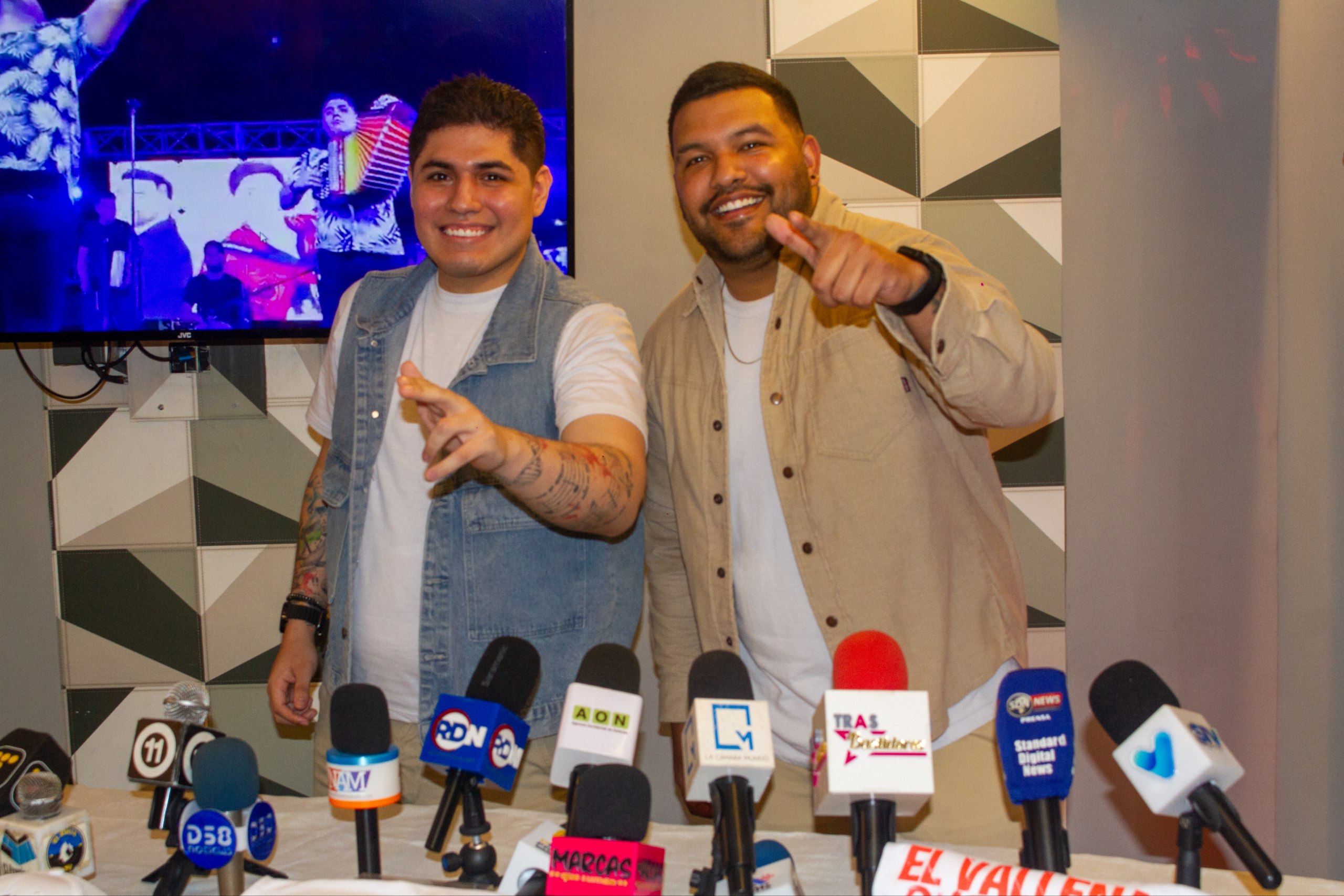 CESAR CHIRINOS Y HECTOR PEÑA SON LA NUEVA CARA DEL VALLENATO EN MARACAIBO