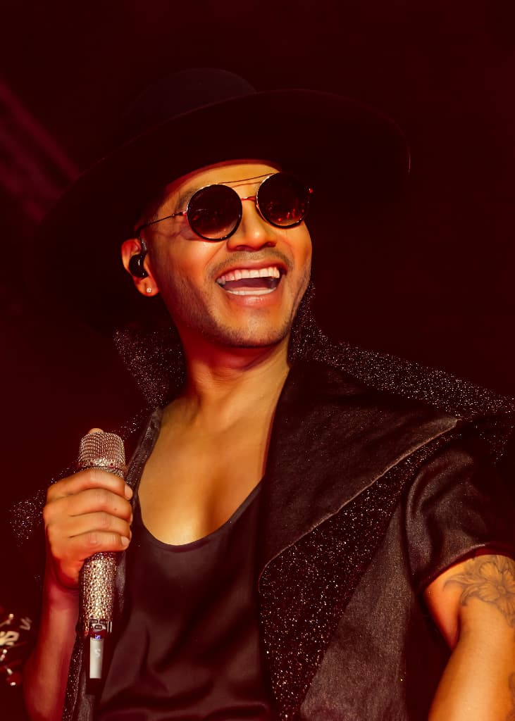 TALENTO ZULIANO EN EL POLIEDRO: JUAN DIEGO URDANETA, NUEVO DISEÑADOR DE LA LÍNEA DE CABALLEROS DE ALIJUNA, VISTIÓ A SAMO DE CAMILA EN EL OPENING DE SU SHOW